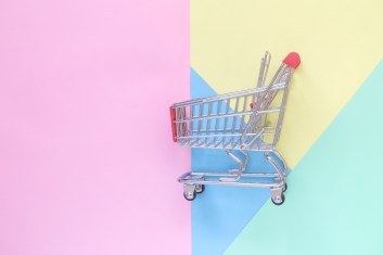 Advantages and Disadvantages of Selling on Marketplaces Versus Your Own Website